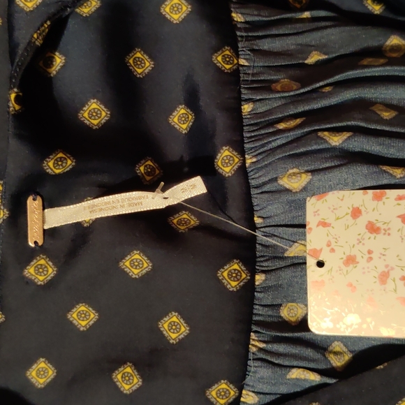 Free People Navy Blue & golden geometric print blouse that ties at waist - Picture 7 of 8